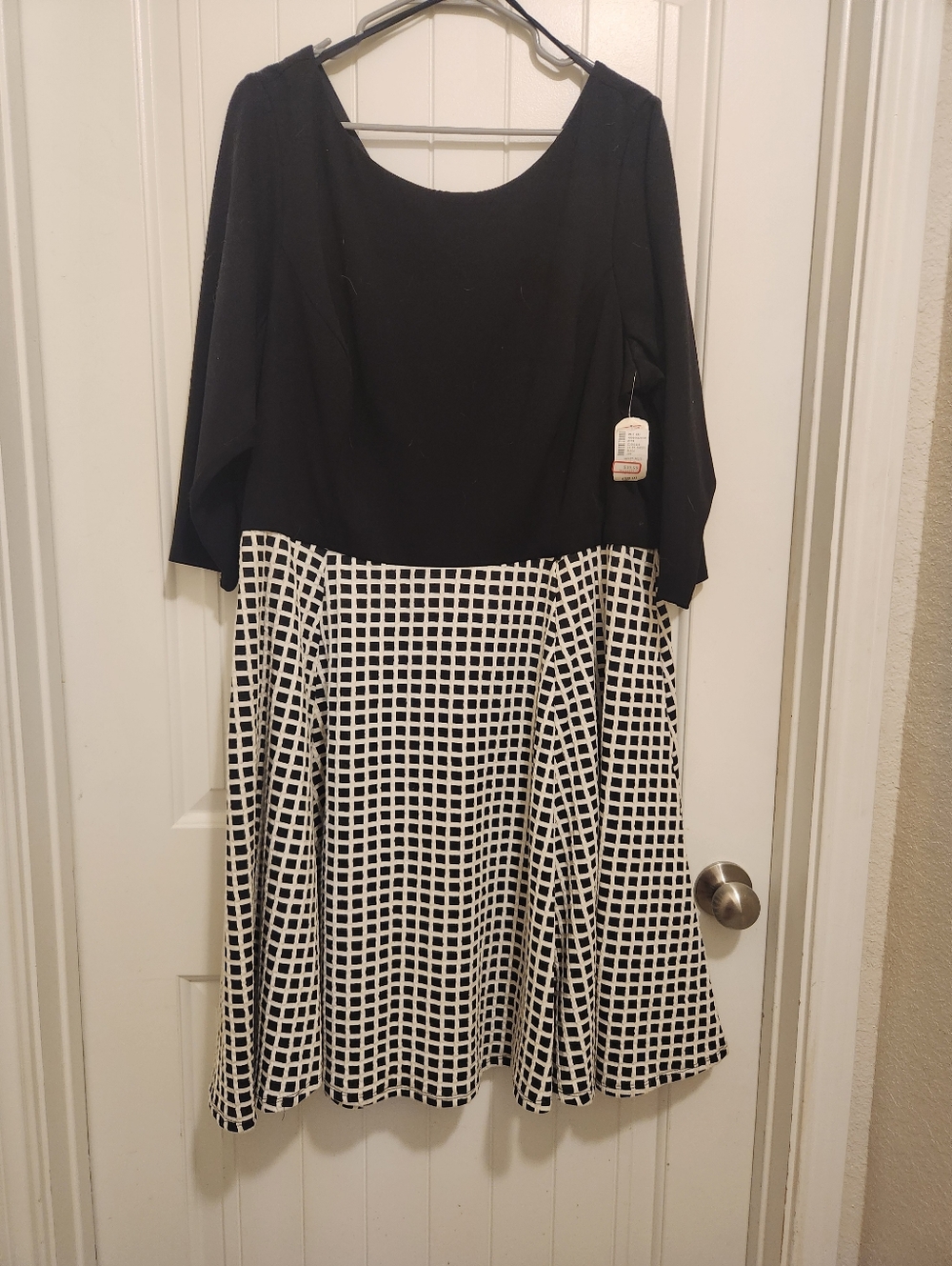 Eliza J Dress Wome Size 20W Black & White With Pockets Plus Size Midi